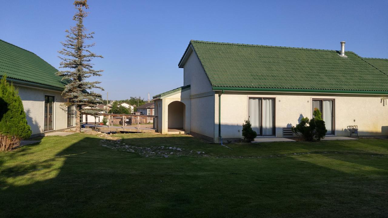 Garden Court Motel Manning Экстерьер фото